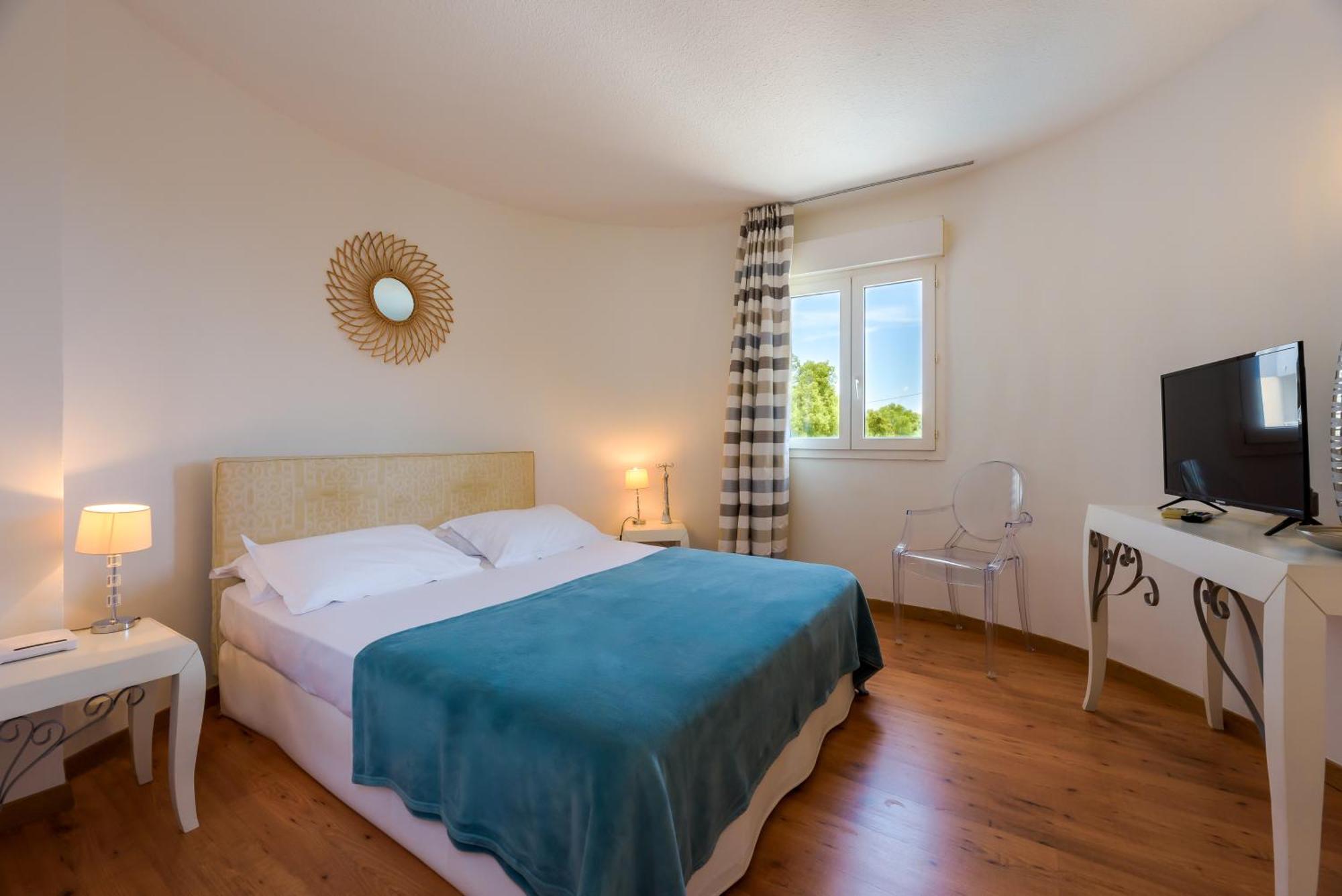 Hotel Le Tilbury Порто-Веккьо Экстерьер фото